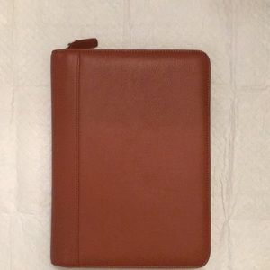 Tan leather Levenger junior folio